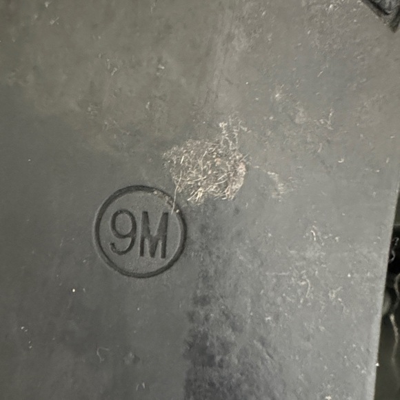 Calvin Klein Black Logo Slide Sandals EUC 8.5 narrow - Picture 8 of 8